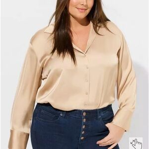 Torrid Size 2 (18/20) Button Up Long Sleeve Satin Blouse